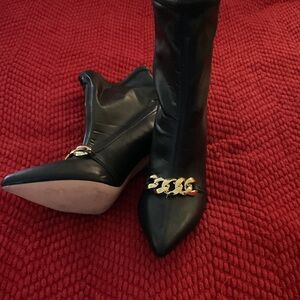 Elegant Black Ankle Boots with Gold Chain